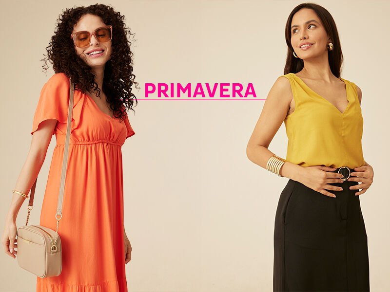 Duas mulheres em moda primavera, sorrindo e estilosas.