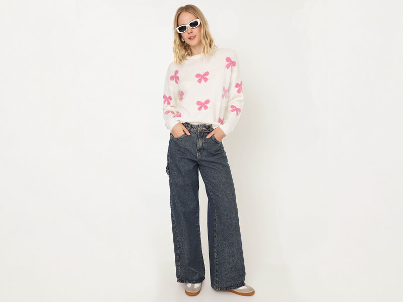 ideiasfrio 2 Modelo com suéter branco e calça jeans larga