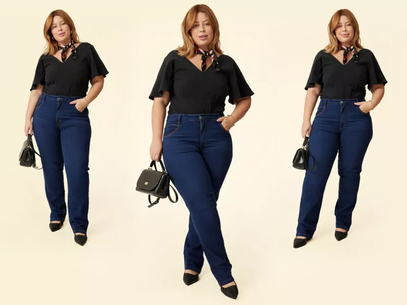 Mulher elegante em jeans e blusa preta com lenço