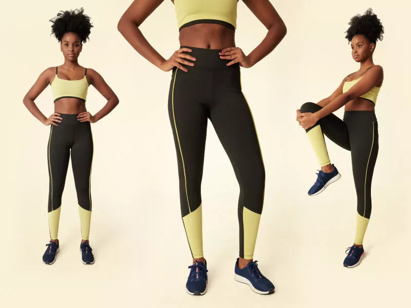 Mulher em roupas de treino, pose atlética e moderna.