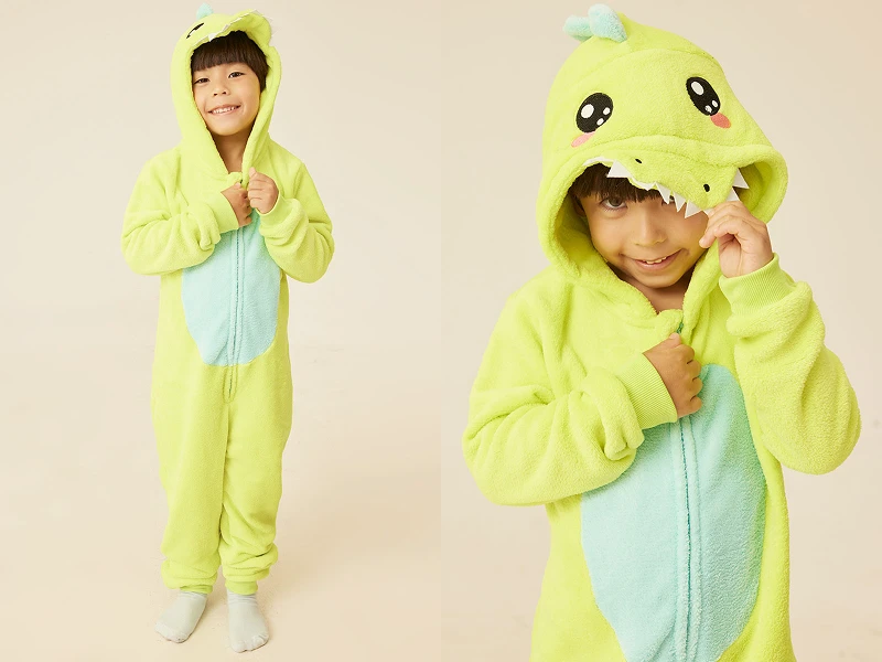 Pijama de dinossauro verde para criança em tecido polar, macacão infantil confortável e divertido.