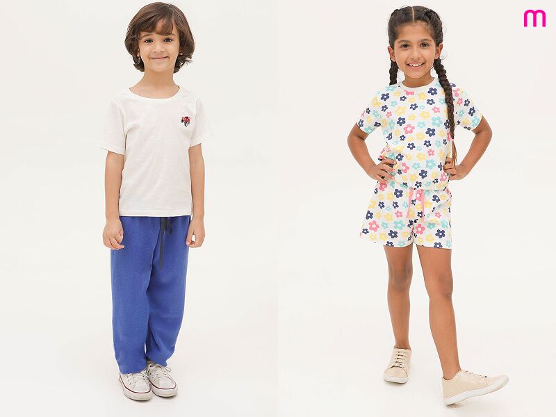 Crianças usando roupas coloridas e confortáveis