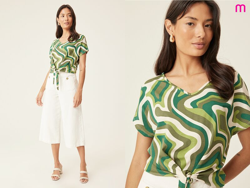 Modelo vestindo blusa estampada em cores verdes
